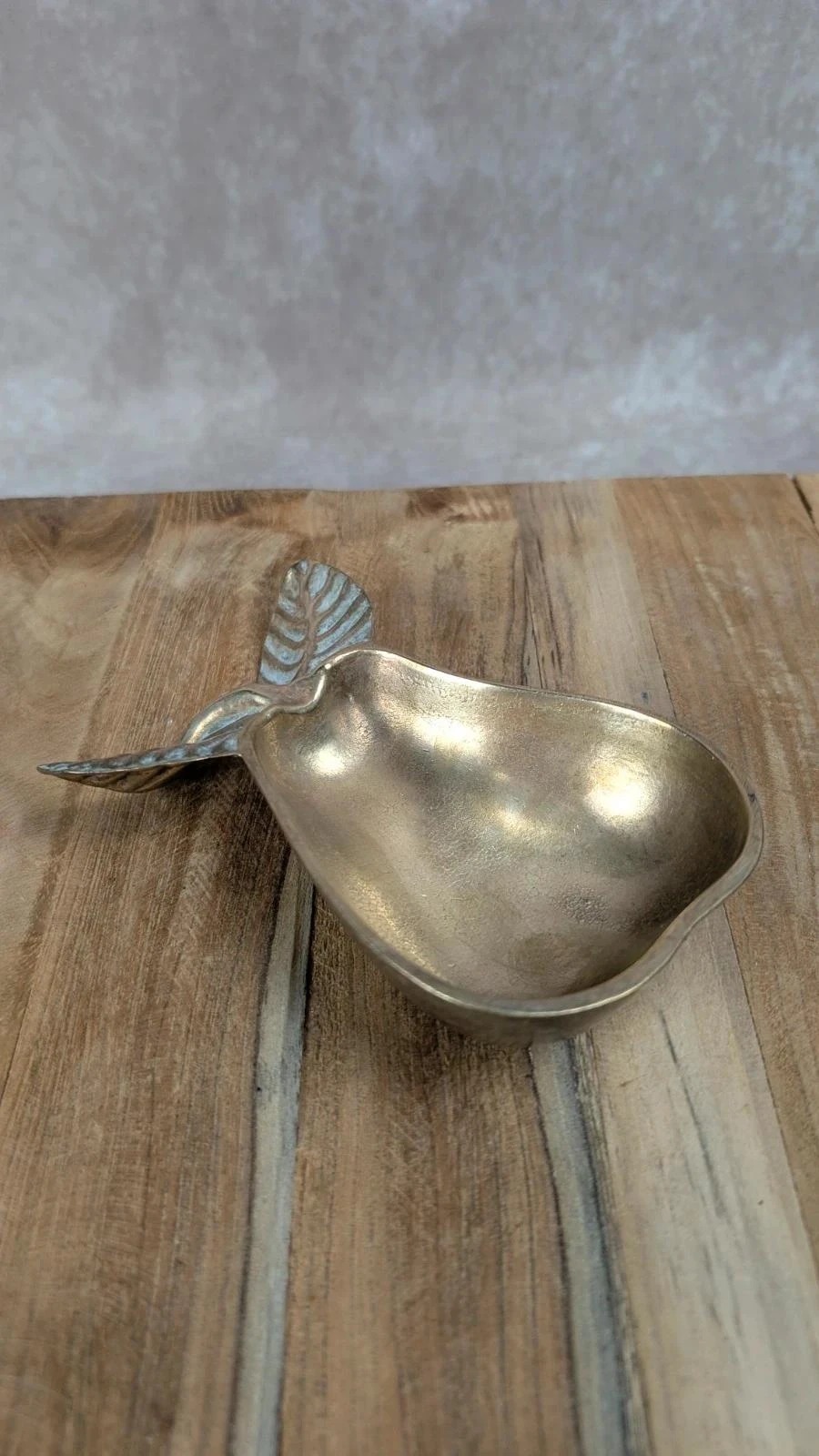 Petit vide-poche en laiton vintage en forme de poire